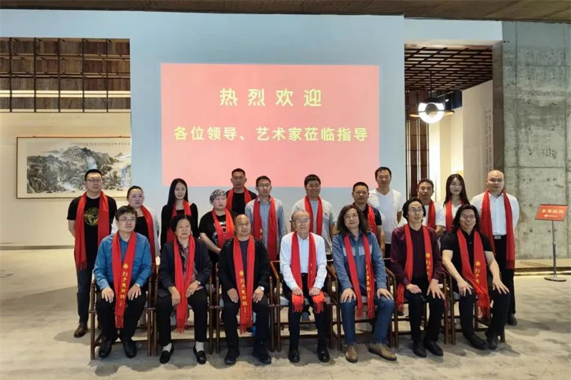 文化交融促發(fā)展，藝術(shù)交流譜新篇——學(xué)院理事長劉仁帶隊(duì)赴鄭州列子美術(shù)館開展文化藝術(shù)交流活動(dòng)